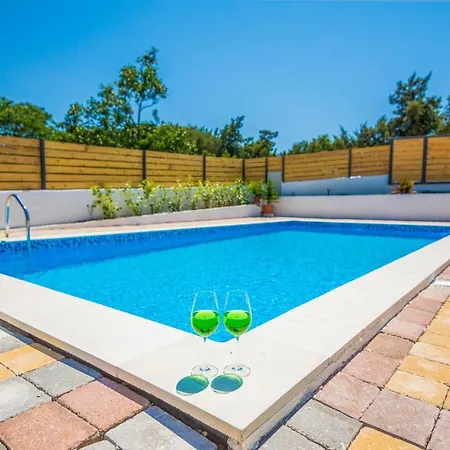 Hébergement de vacances 3 Bedroom Awesome In