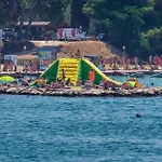 Lovely In Donje Rastane