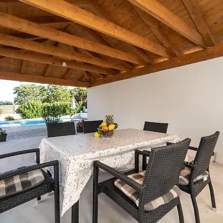 3 Bedroom Awesome In *