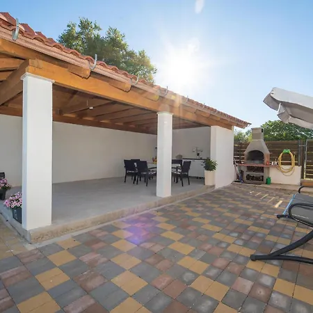 3 Bedroom Awesome In Holiday home Donje Rastane