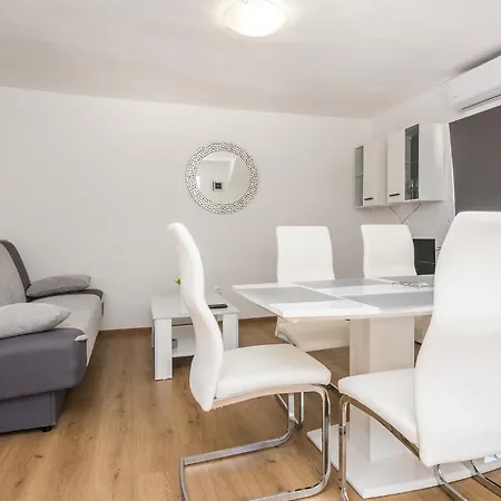 3 Bedroom Awesome In *