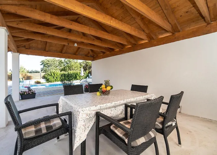 3 Bedroom Awesome In *