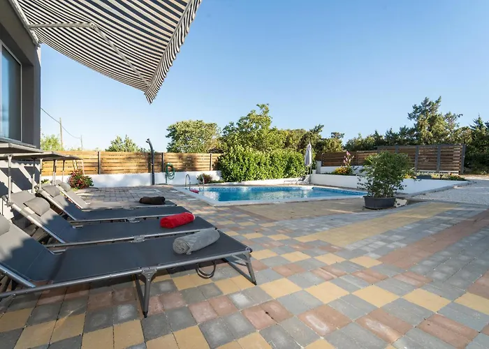 Сasa de vacaciones 3 Bedroom Awesome In *