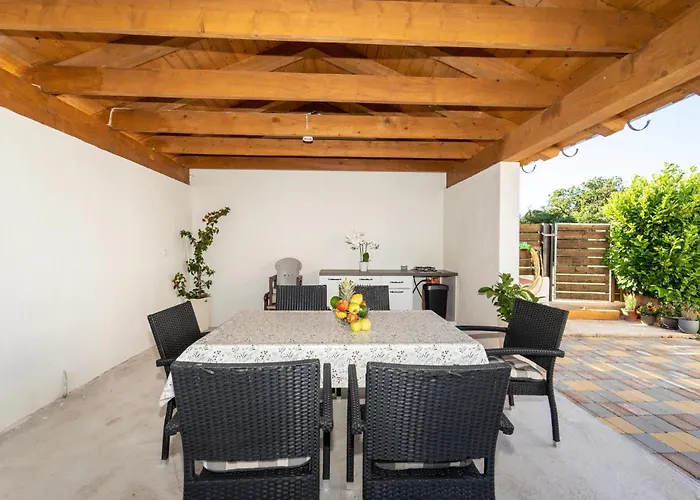 3 Bedroom Awesome In *