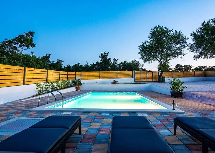 펜션 3 Bedroom Awesome In Donje Rastane