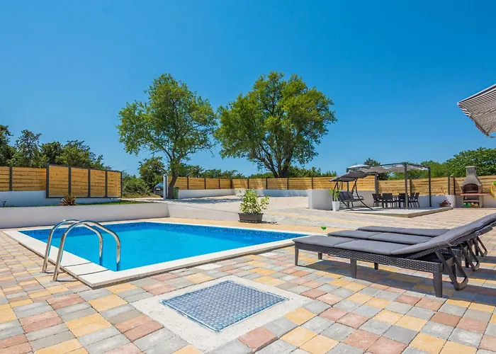 Сasa de vacaciones 3 Bedroom Awesome In *