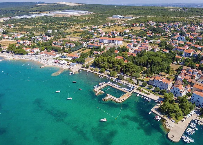 3 Bedroom Awesome In Сasa de vacaciones Donje Rastane
