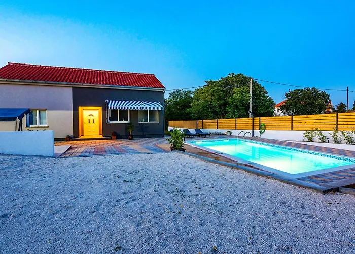 3 Bedroom Awesome In *