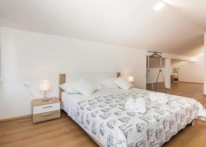 3 Bedroom Awesome In Donje Rastane
